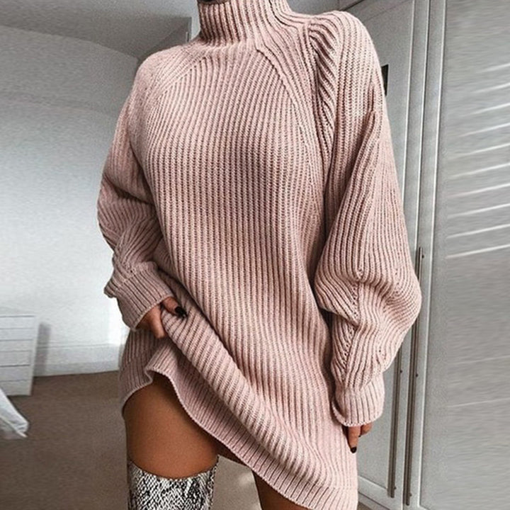 Oversized strikkekjole med høy hals
