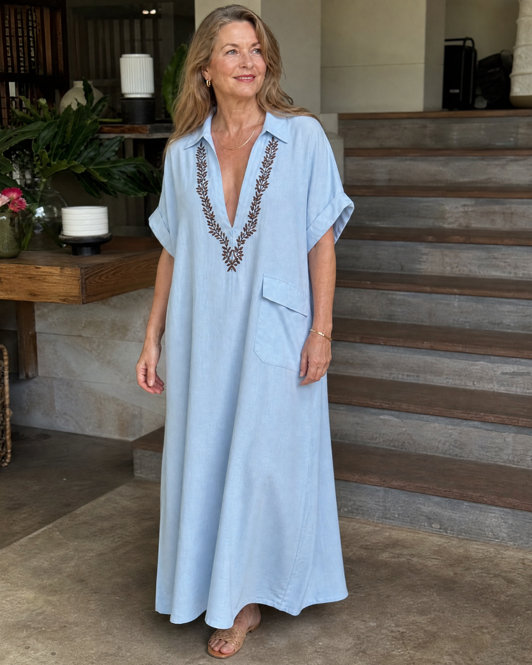 Posy | Brodert V-hals Maxikjole med Lomme Detalj