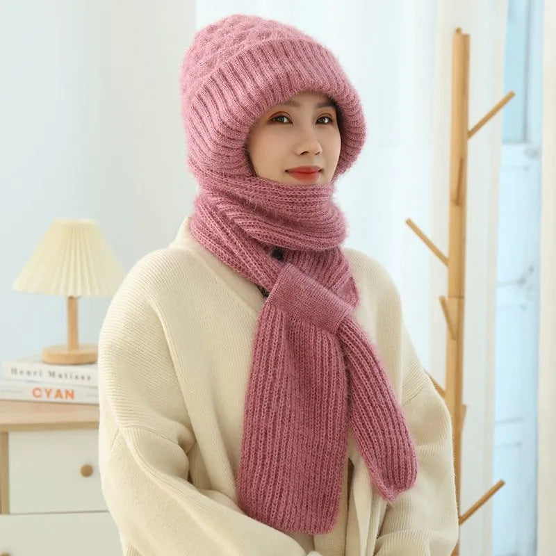 Strikket hettelue med skjerf i beige