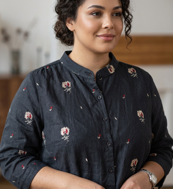 Rin - Komfortabel skjorte med blomsterbroderi i bomull