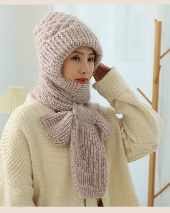 Strikket hettelue med skjerf i beige