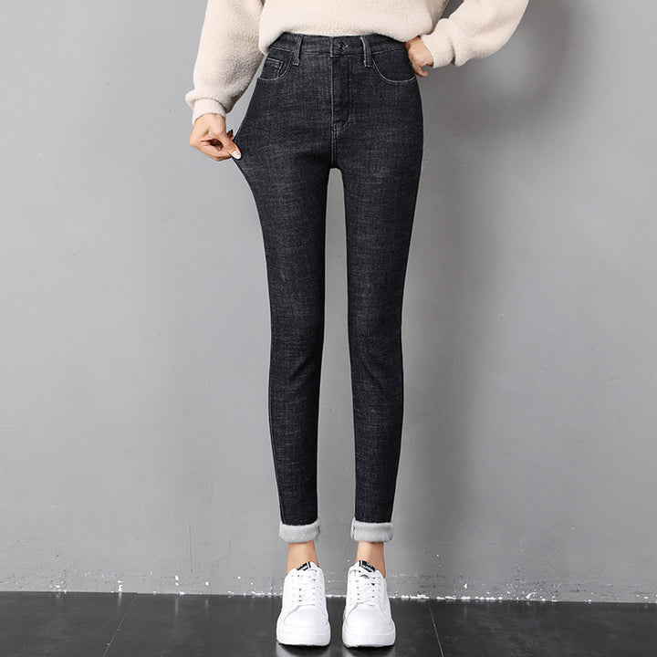 Kvinne i fôrede skinny jeans