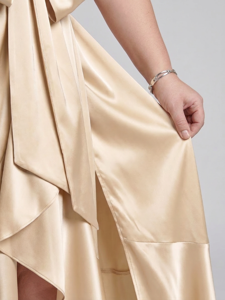 Amina | Halter Neck Wrap Asymmetrisk Hem Midi Kjole