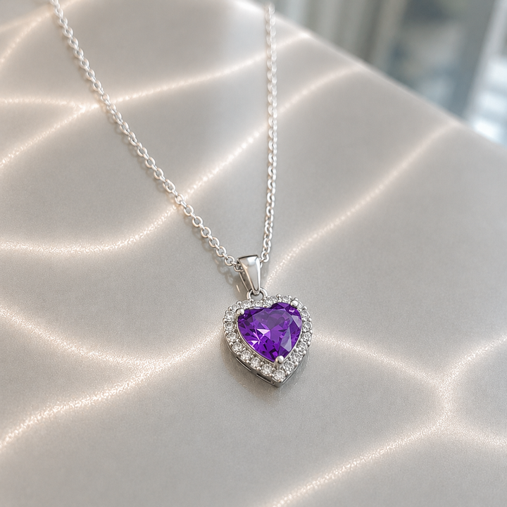 Lowri Heart Radiance Necklace | Hvitt Gull