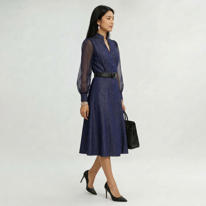 Etta Blue Denim Wrap Midi Kjole med Gjennomsiktige Ermer og Belte
