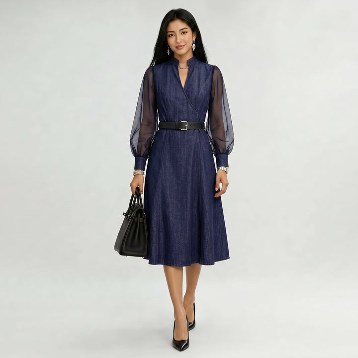 Etta Blue Denim Wrap Midi Kjole med Gjennomsiktige Ermer og Belte