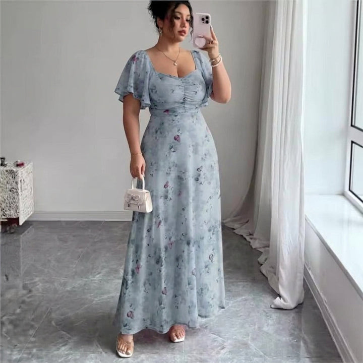 Naomi – Elegant Slim Kjole med Volangerm