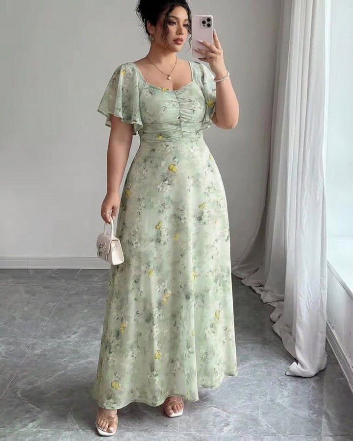 Naomi – Elegant Slim Kjole med Volangerm