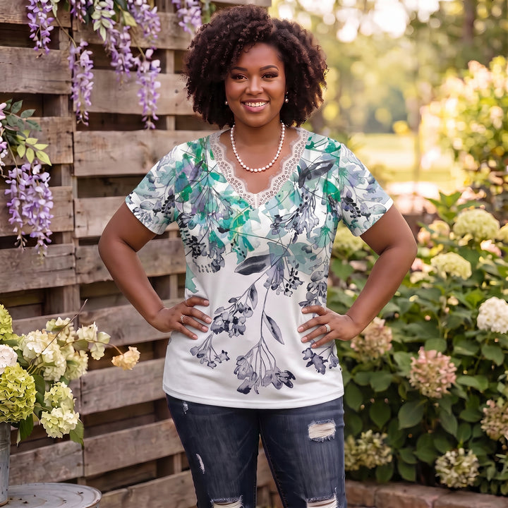 Noa | Vintage Bohemian Blomstertrykk Kvinne T-skjorte