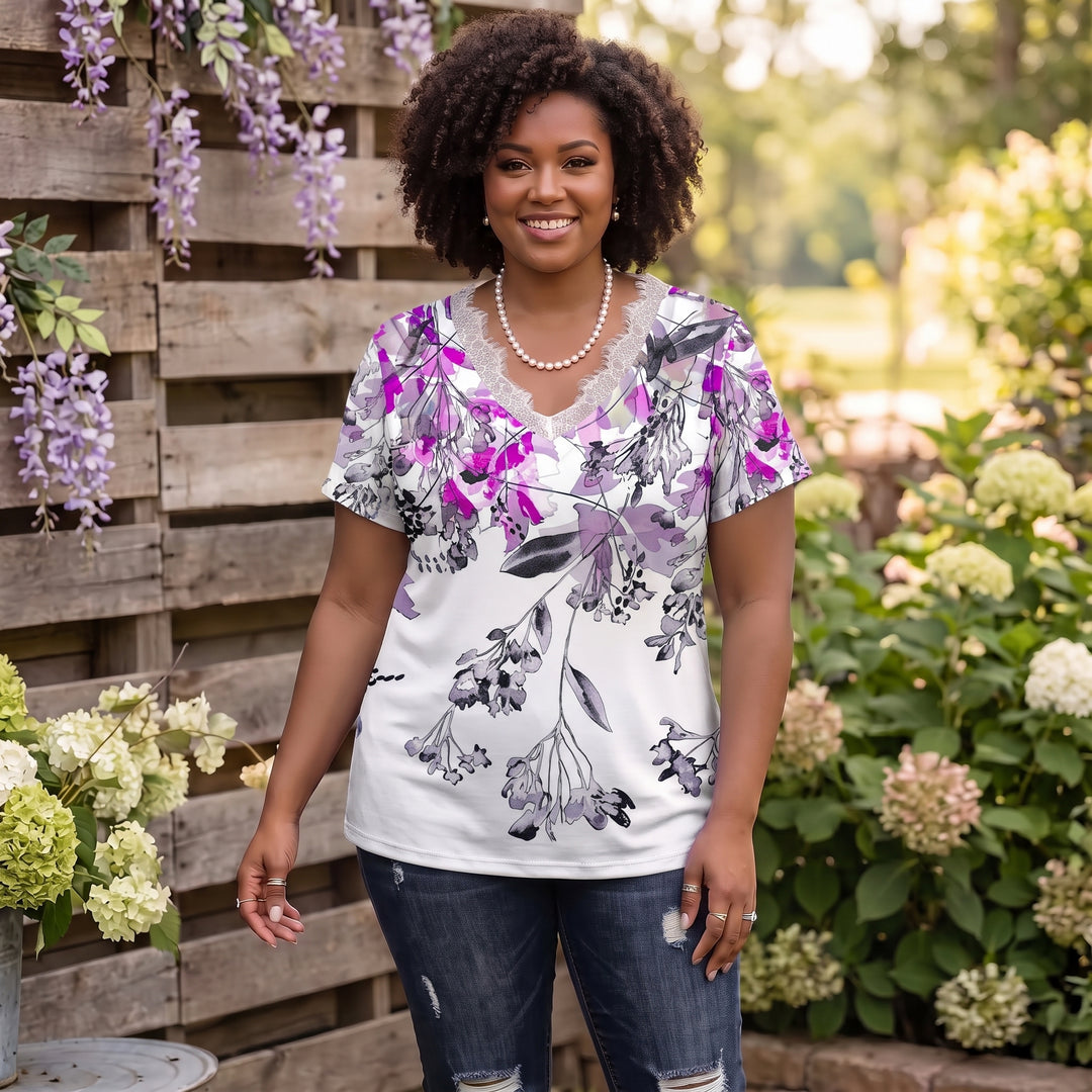 Noa | Vintage Bohemian Blomstertrykk Kvinne T-skjorte