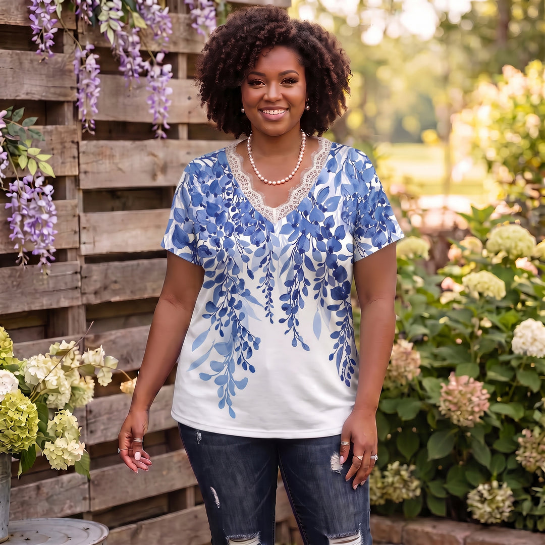 Noa | Vintage Bohemian Blomstertrykk Kvinne T-skjorte