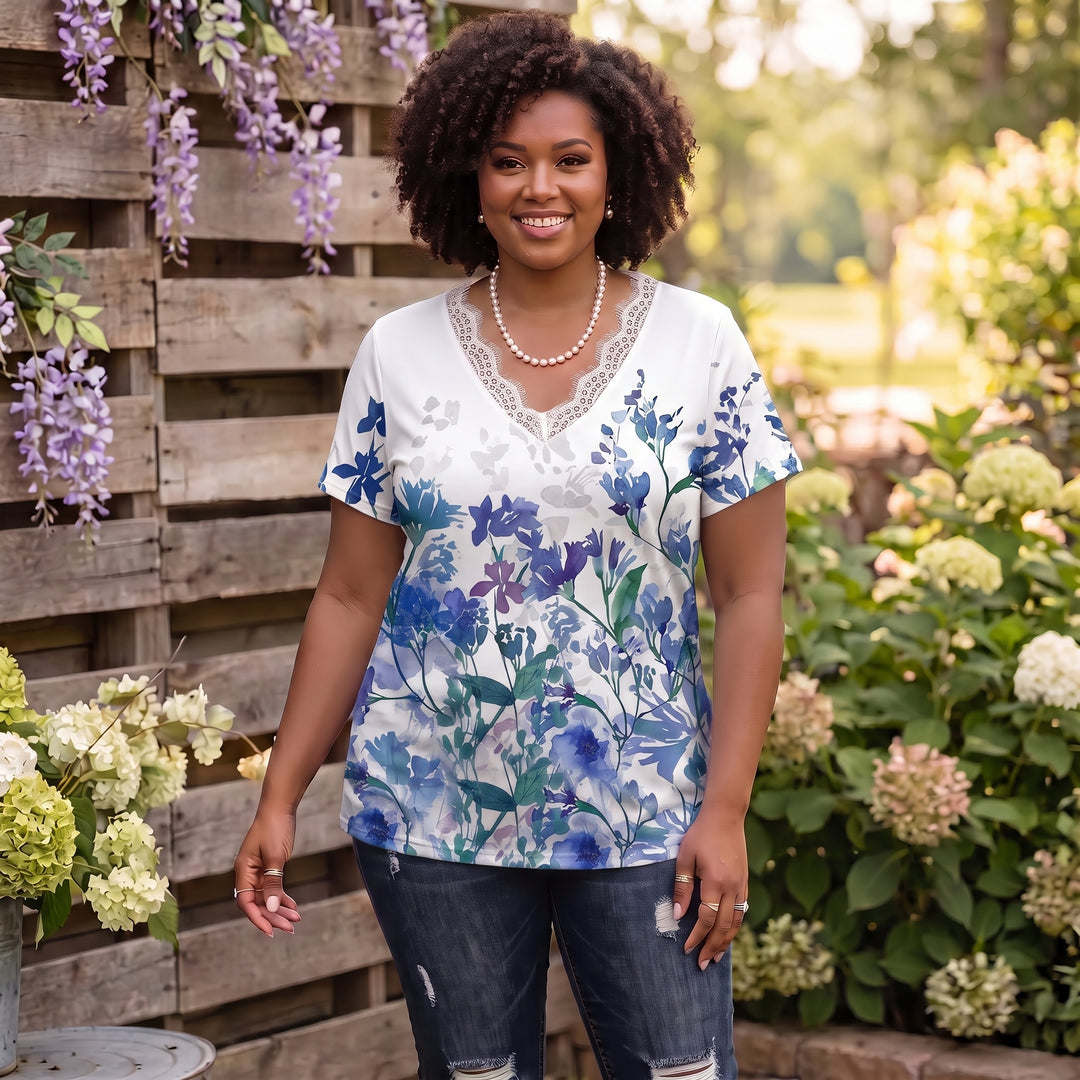 Noa | Vintage Bohemian Blomstertrykk Kvinne T-skjorte
