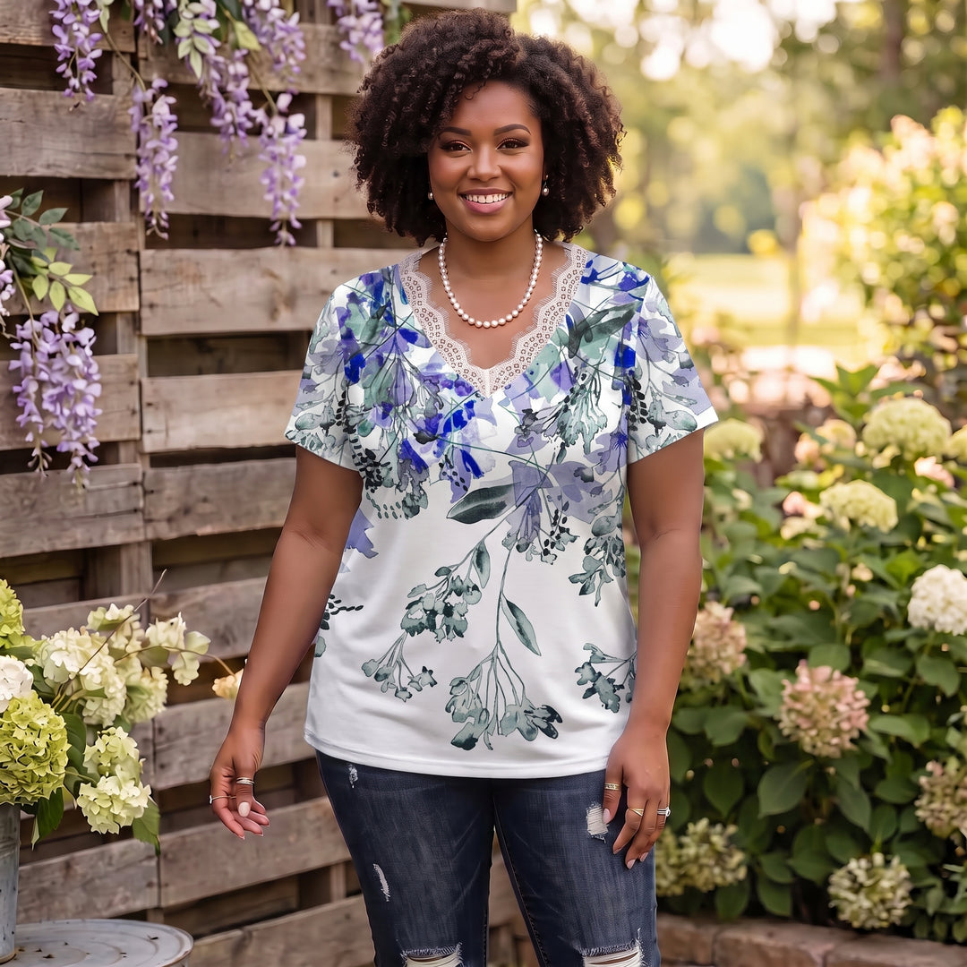Noa | Vintage Bohemian Blomstertrykk Kvinne T-skjorte