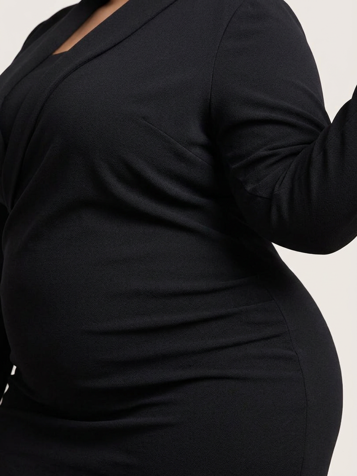 Amina | Asymmetrisk Midi Kjole med Kåpeerm og Definert Midje