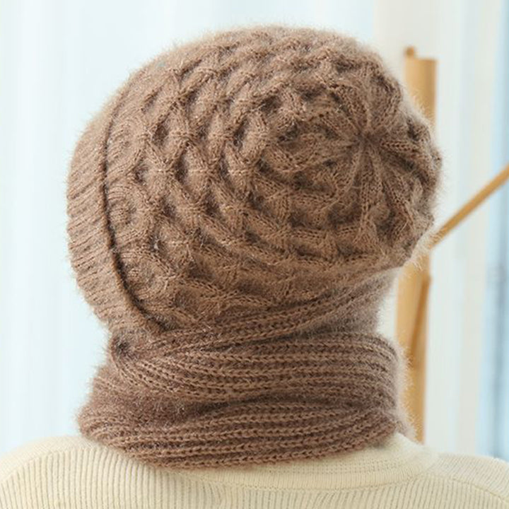 Strikket hettelue med skjerf i beige