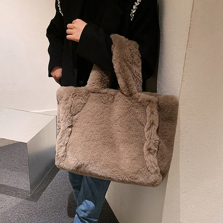 Myk teddyveske i plysj med kjedereim