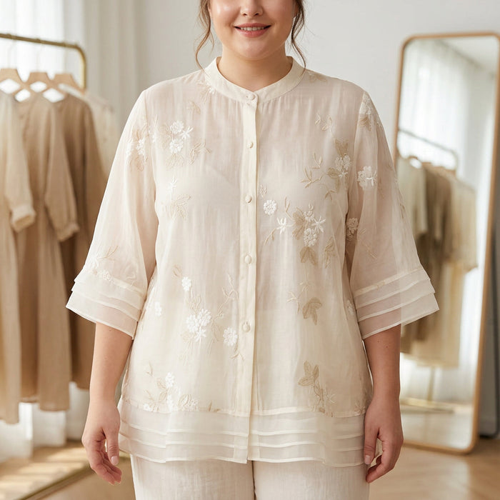 Delia | Elegant topp med broderte blomster