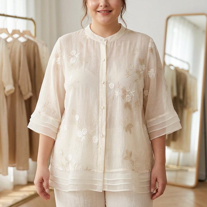 Delia | Elegant topp med broderte blomster