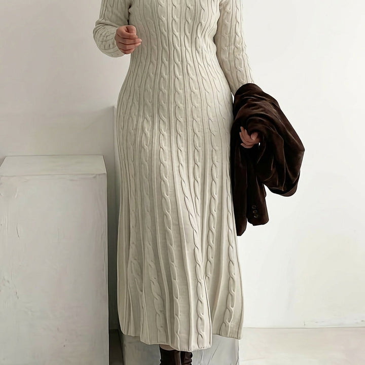Mei | Koselig Kabelstrikket Maxi Kjole