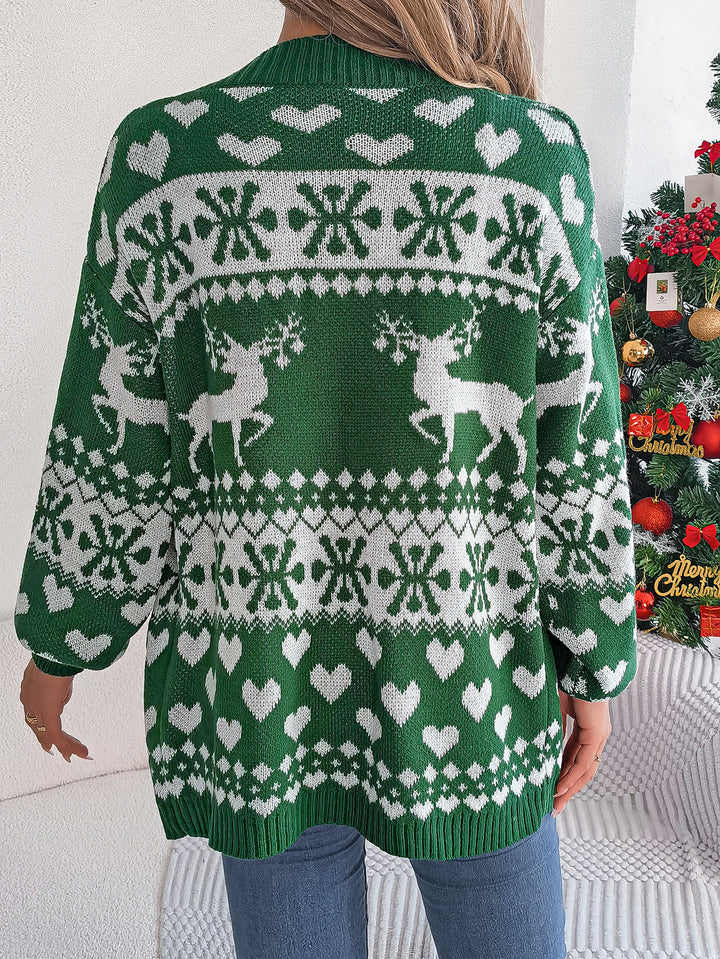 Kvinne i julecardigan med reinsdyr